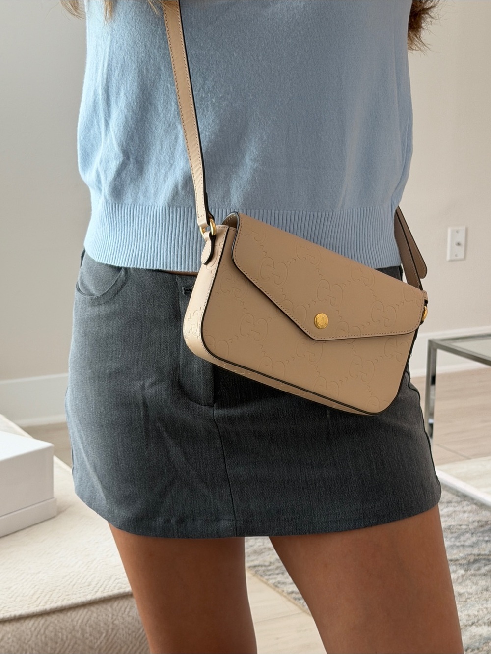 Gucci Beige Embossed GG Leather Crossbody with Gold Hardware - Picture 5 of 6